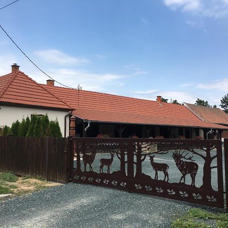 Vadászház Hotel Egyhazasradoc Esterno foto