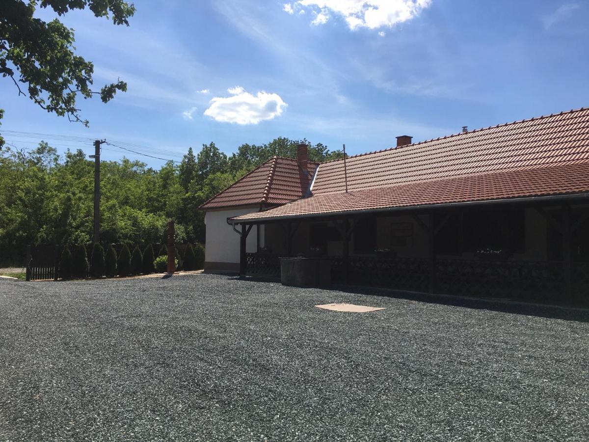Vadászház Hotel Egyhazasradoc Esterno foto