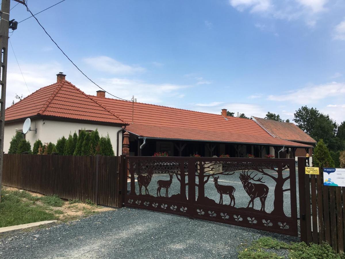Vadászház Hotel Egyhazasradoc Esterno foto