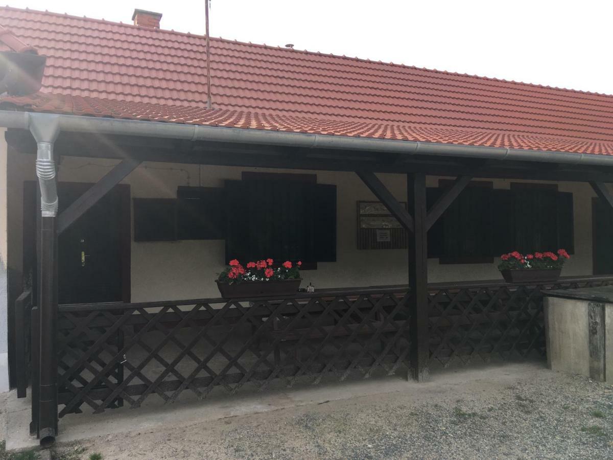 Vadászház Hotel Egyhazasradoc Esterno foto